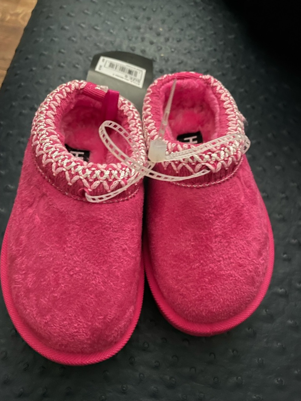 Hurley Bright Pink Fuzzy Slip-On Kids Mules, Slippers NEW